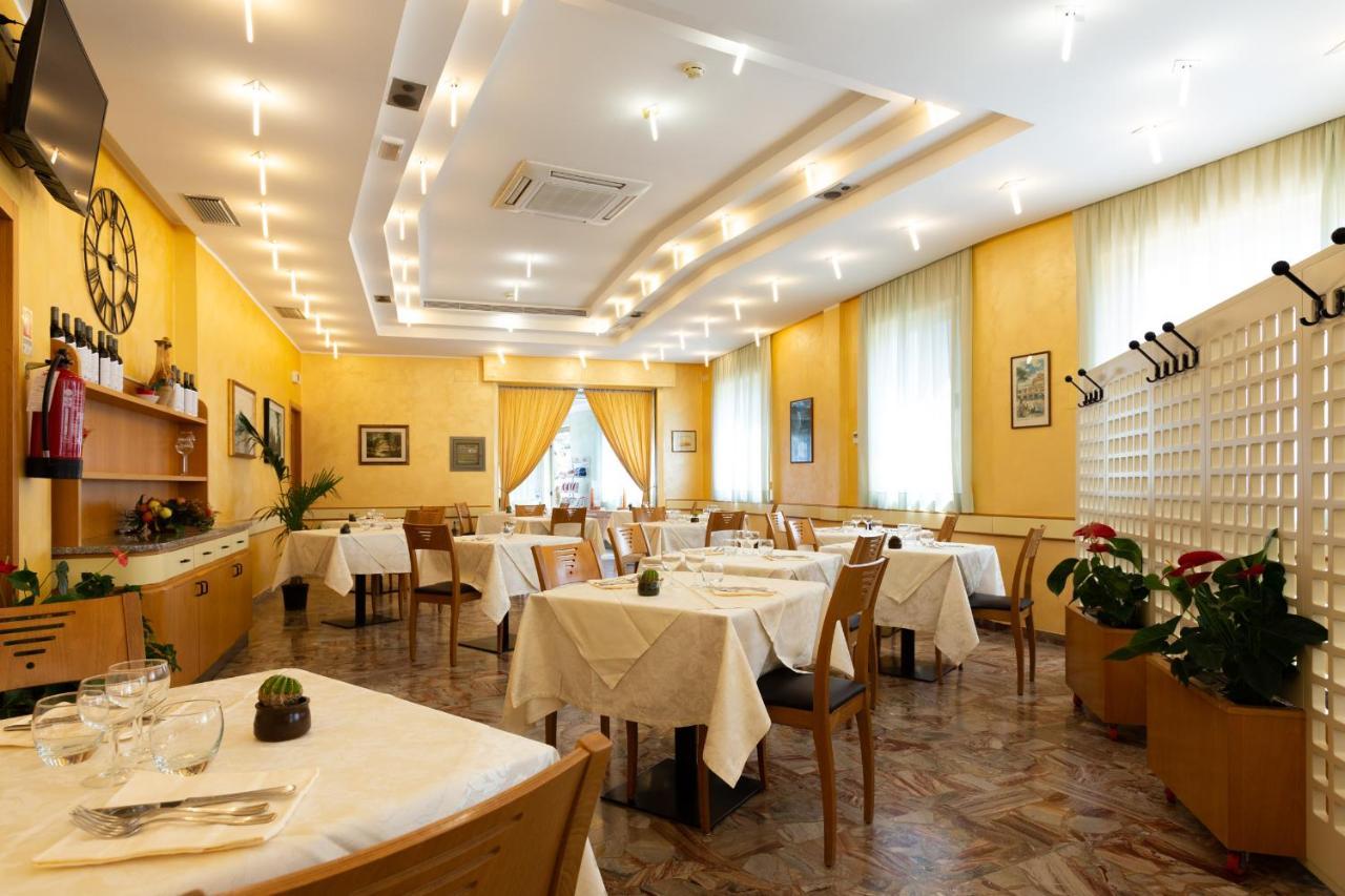 Hotel Belvedere ปอร์โต ซันเตลปีดิโอ ภายนอก รูปภาพ
