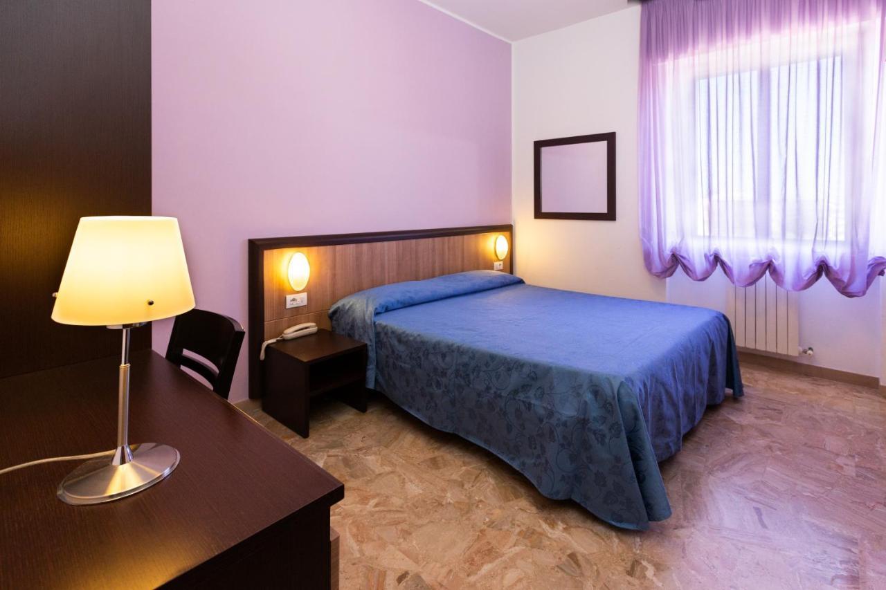 Hotel Belvedere ปอร์โต ซันเตลปีดิโอ ภายนอก รูปภาพ